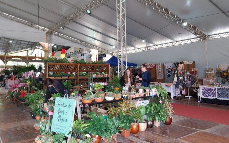 Festa do Café, cuca e Linguiça, em Picada Café, tem exposição de plantas