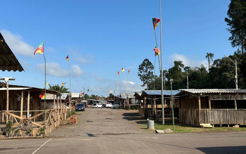 Acampamento farroupilha de Sapiranga já tem piquetes instalados e confraternização entre tradicionalistas 