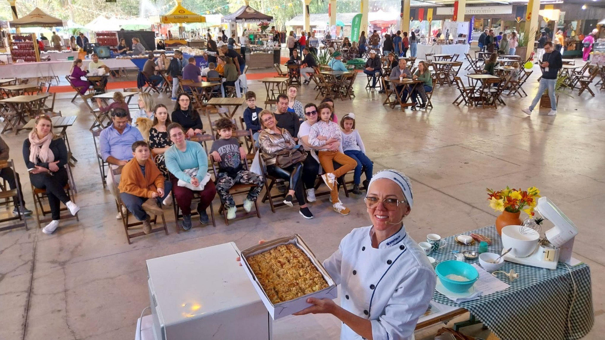 Festa do Café, Cuca e Linguiça movimenta Picada Café e ensina receita para visitantes; confira