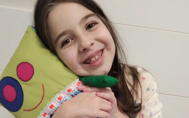 Catarina da Silva Kieling, de 7 anos, passou por transplante de medula óssea há menos de um mês | abc+