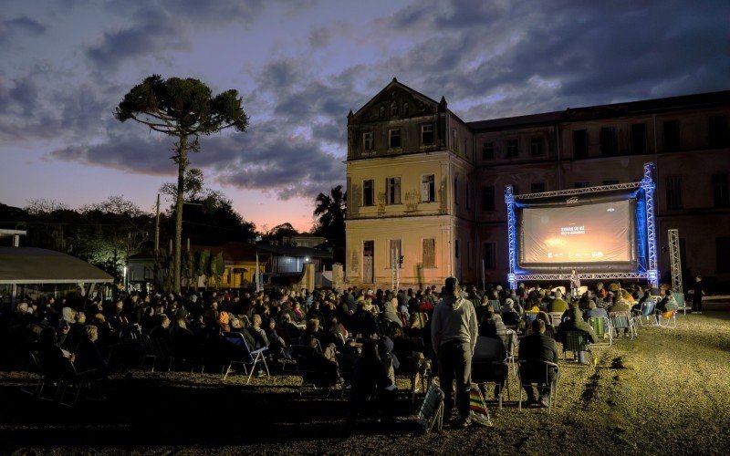 Exibição contou com cinema ao ar-livre na parte externa do seminário | abc+