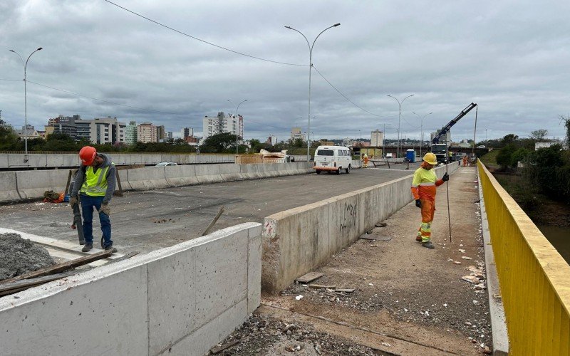 Obras na ponte sobre o Rio dos Sinos em S&atilde;o Leopoldo 