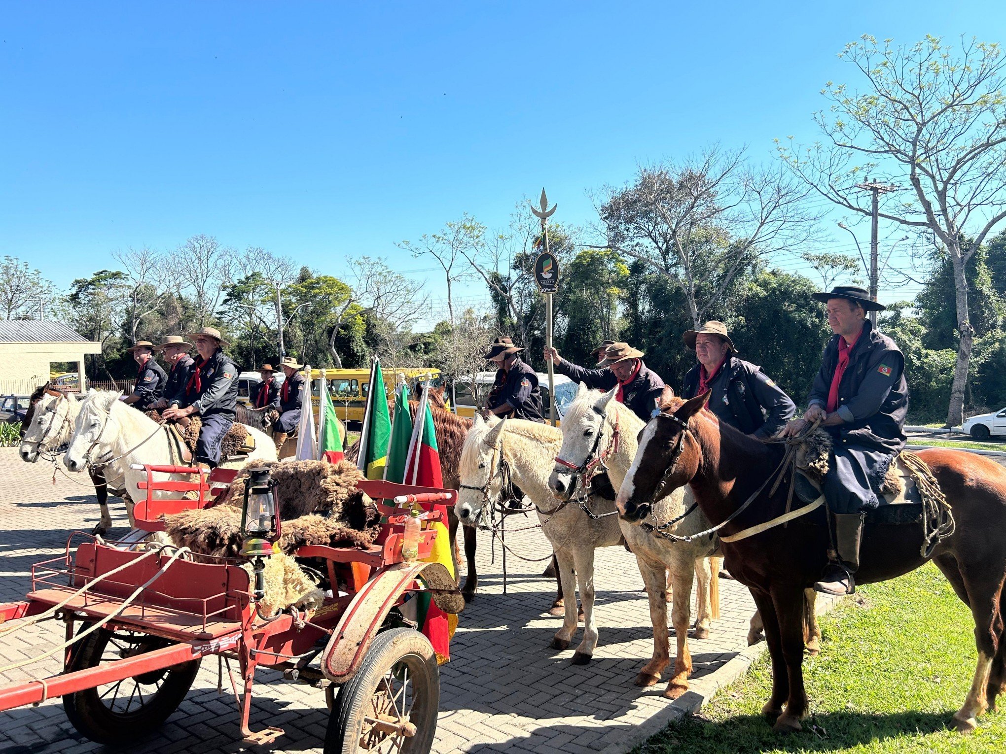 Centelha da Chama Crioula chega a Dois Irmãos e marca início dos Festejos Farroupilha na região