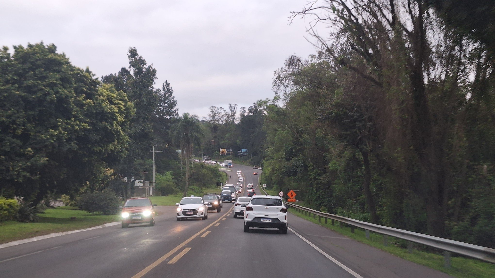 BR-116: Movimento é intenso nesta segunda-feira na rodovia; veja onde