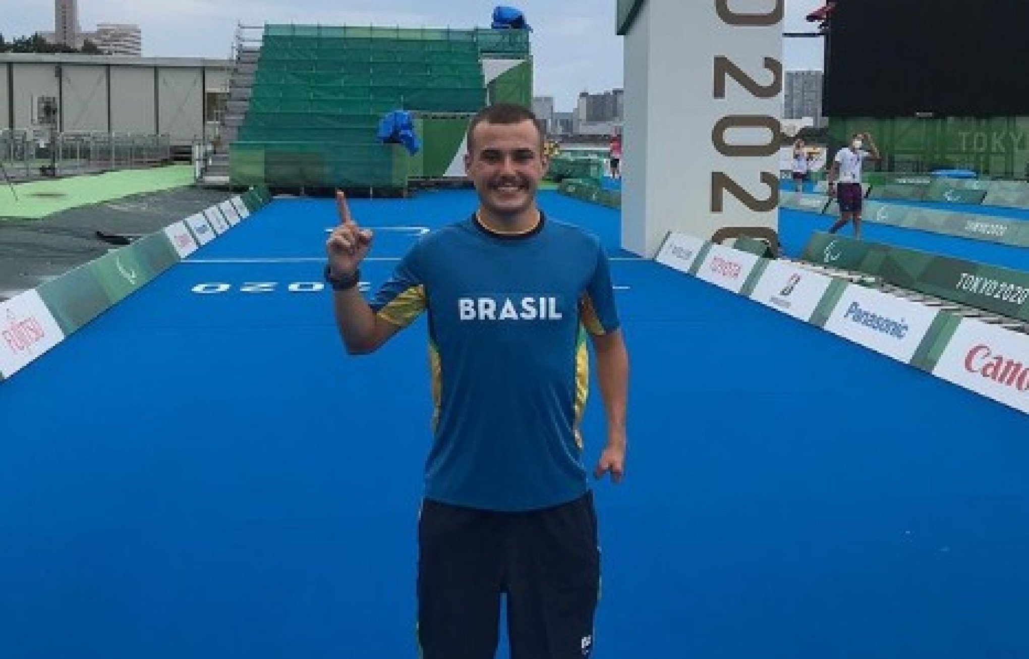 Ronan Cordeiro conquista prata no triatlo paralímpico em Paris