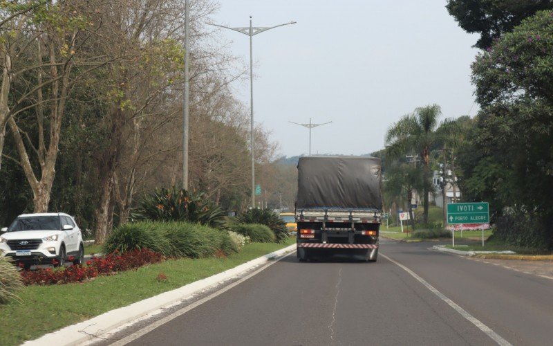 Equipamento, que já estava fora de funcionamento, foi retirado da rodovia  | abc+