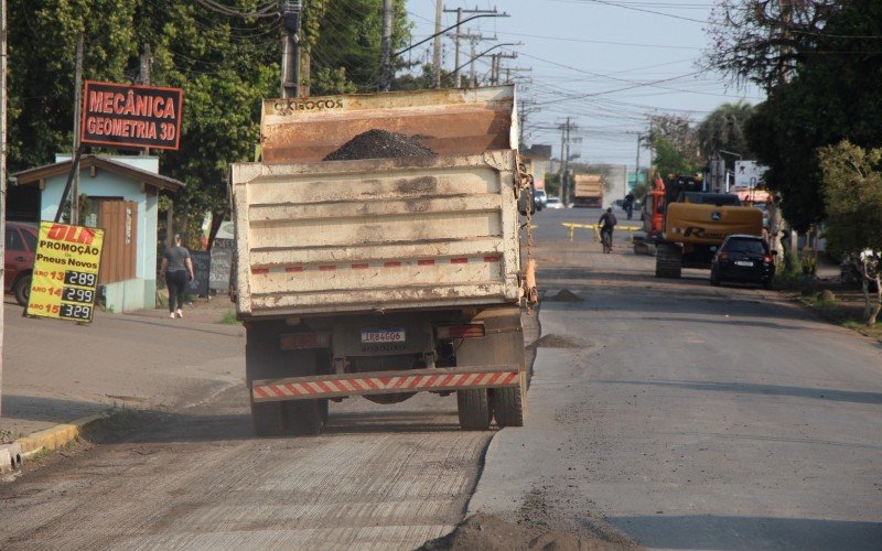 Obras para o novo asfalto começaram nesta terça-feira (3)