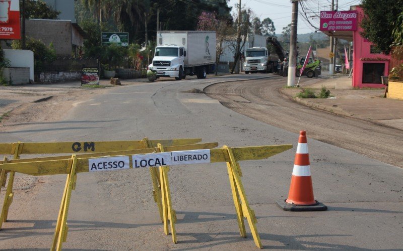 Obras para o novo asfalto começaram nesta terça-feira (3)