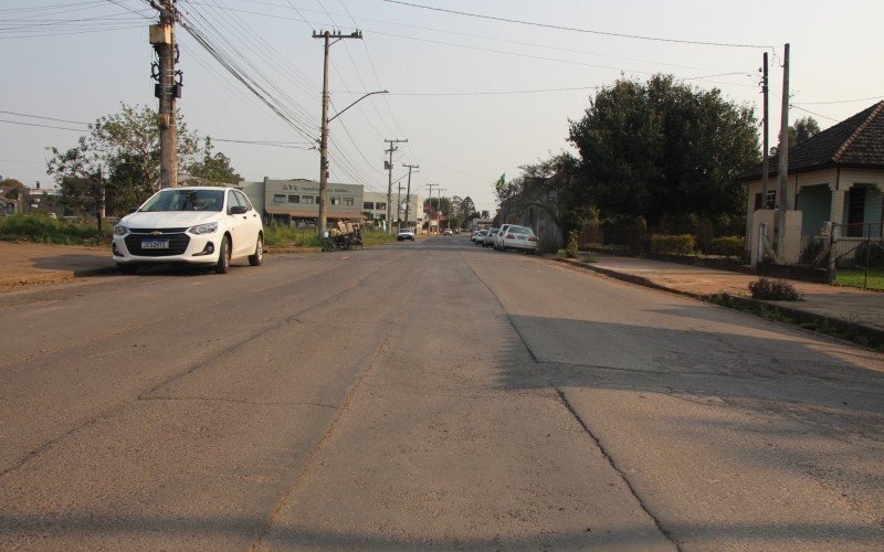 Rua Portão apresenta péssimas condições de trânsito