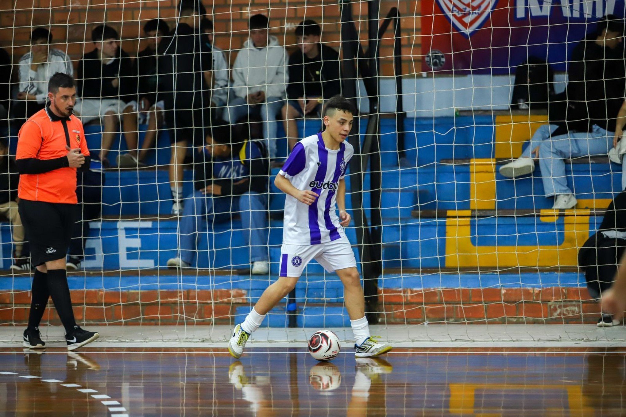 Equipes de futsal da região disputam torneio de base em Portão