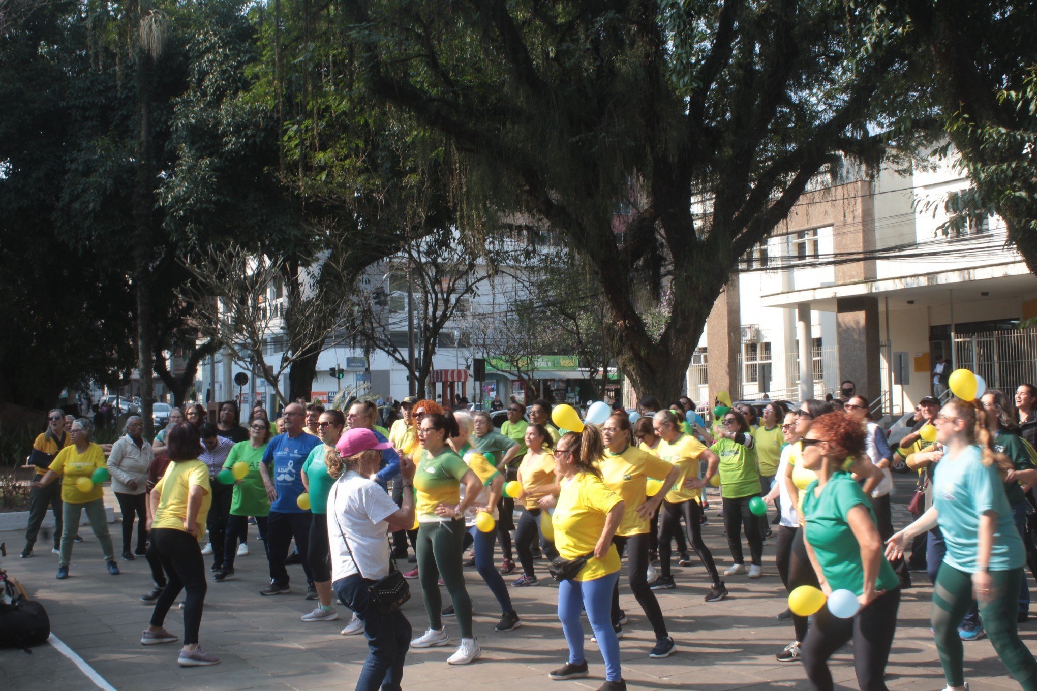 Aulão de ritmos reúne comunidade na Praça Emancipação em Canoas