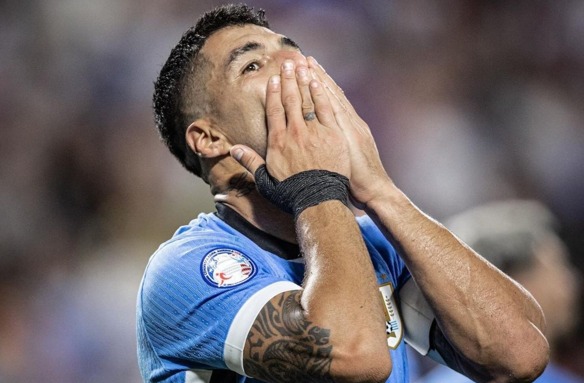 Ex-Grêmio, Suárez anuncia aposentadoria da seleção uruguaia