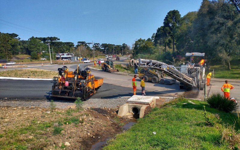 Obras na rotatória do km 46, da RS-235, em Canela