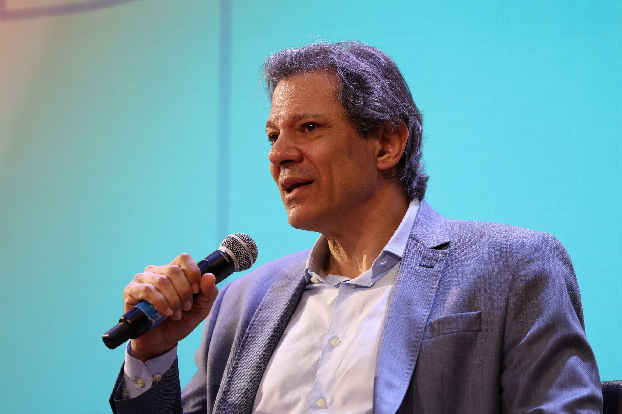 Vale a pena revisar IOF para evitar especulações, diz Haddad