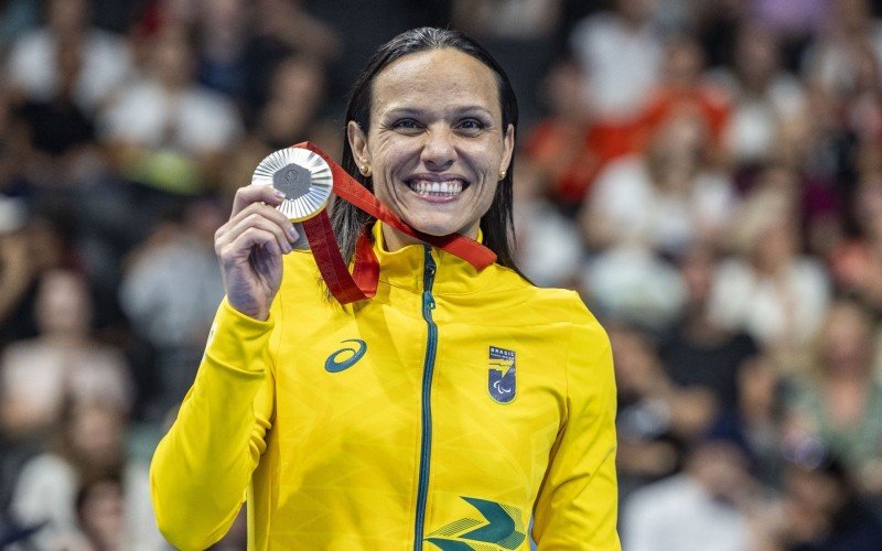 Jogos Paralímpicos Paris 2024 - Carol Santiago é prata na natação (100 metros peito SB12) na Arena La Defense, em Paris | abc+