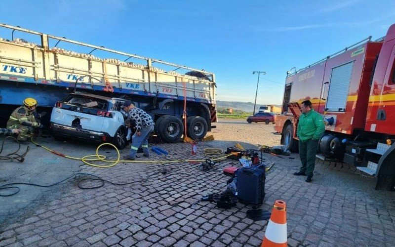 TRÂNSITO: Motorista de carro com placas de São Leopoldo morre em acidente no RS | abc+