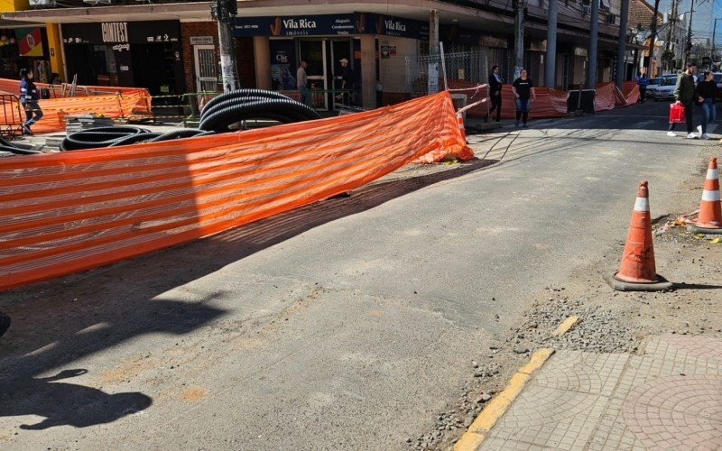 Rua João Neves da Fontoura na esquina com  Rua Independência terá trânsito fechado por 15 dias