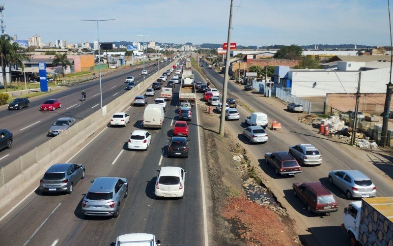 Trânsito mais lento na BR-116 em São Leopoldo, no sentido interior-capital