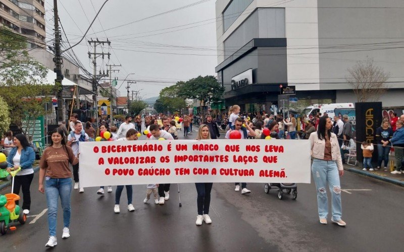 Desfile cívico em Sapiranga