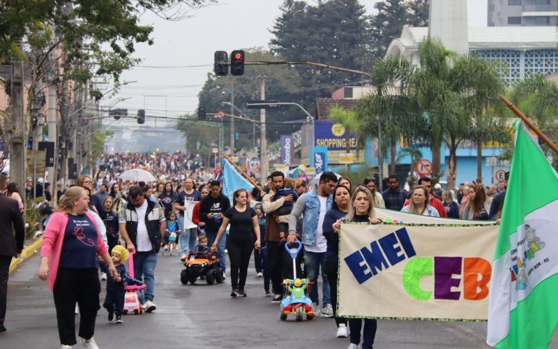 Desfile cívico de 7 de Setembro em Campo Bom reuniu milhares de pessoas | abc+