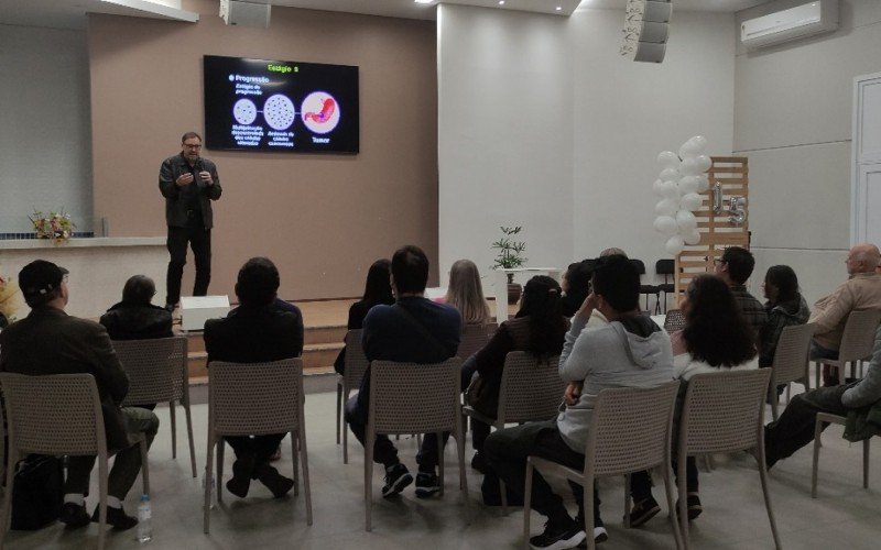 Com palestras e depoimentos, curso já conseguiu fazer quase mil pessoas pararem de fumar em Novo Hamburgo | abc+