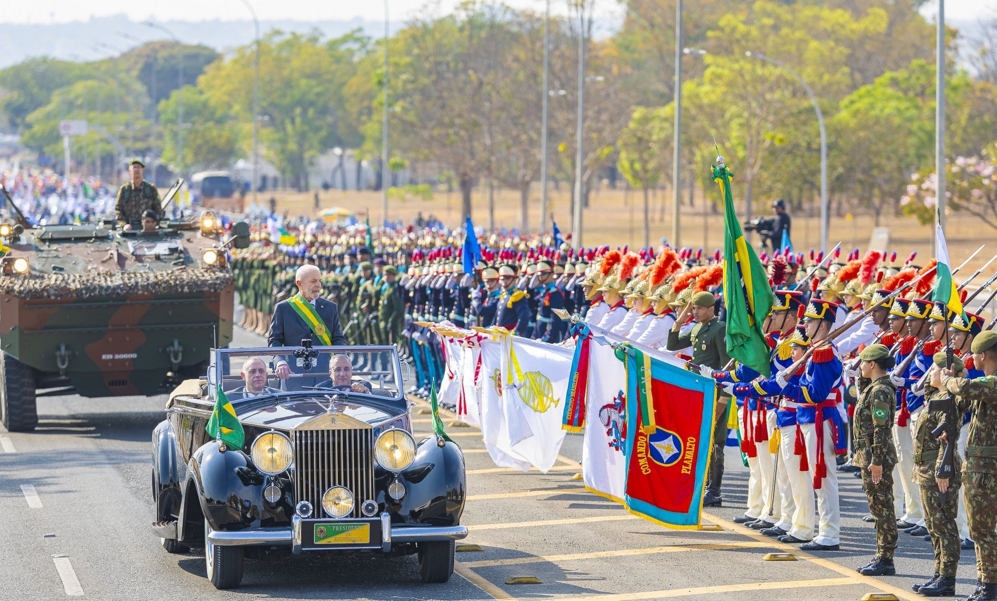 Desfile de 7 de Setembro homenageia povo gaúcho pelo enfrentamento das fortes chuvas de maio