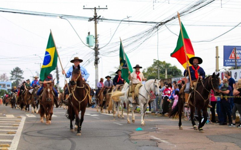 desfile cívico do feriado da independência do Brasil em Sapucaia do Sul