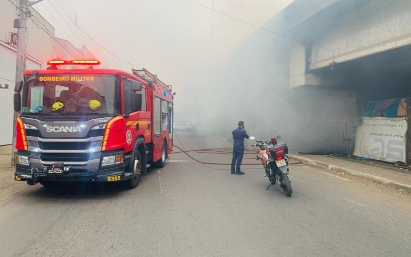 Incêndio em viaduto na BR-116 