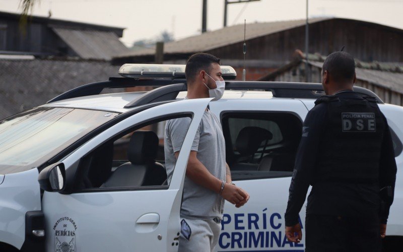 Polícia Civil e Instituto Geral de Perícias (IGP) fazem reconstituição de caso onde homem é acusado de bebê de carro e atropelar ex-mulher
