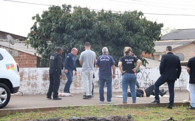 Polícia Civil e Instituto Geral de Perícias (IGP) fazem reconstituição de caso onde homem é acusado de bebê de carro e atropelar ex-mulher
