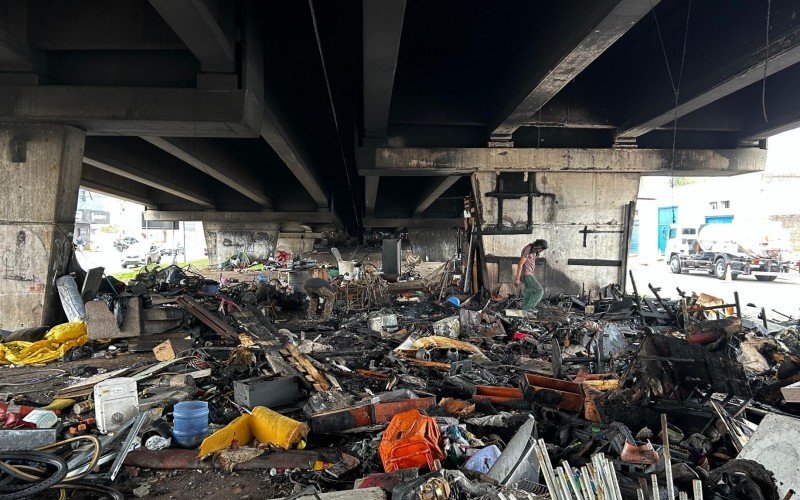 Incêndio em viaduto na BR-116 