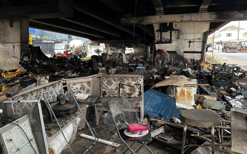 Incêndio em viaduto na BR-116 