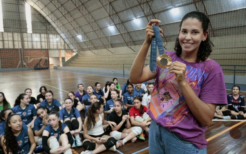 Atleta trouxe medalhe conquistada na Olímpiadas de Paris 2024