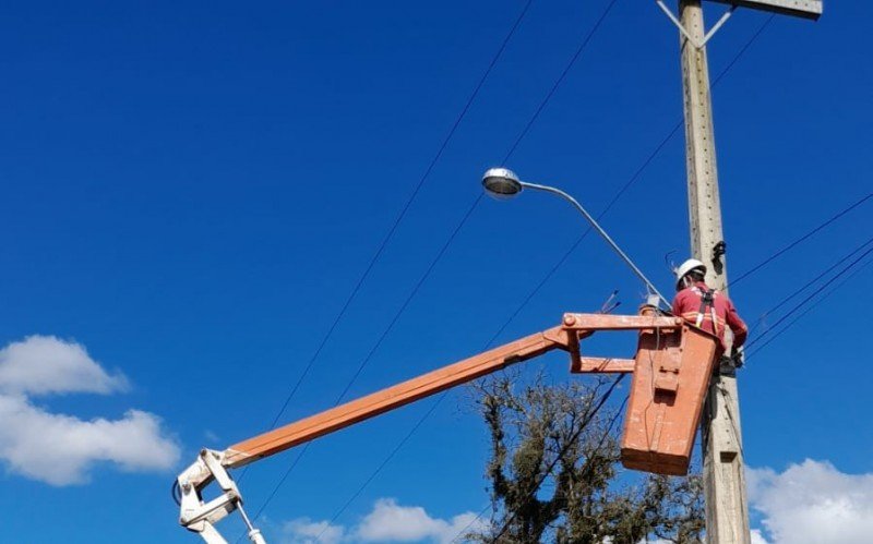 RGE realiza troca de postes e manutenção da rede em Nova Santa Rita nesta sexta-feira