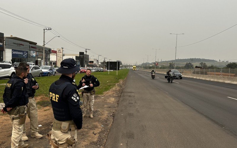 PRF realiza levantamento ao longo da BR-116 no Vale do Sinos em quem analisa infraestrutura da rodovia e comportamento dos motoristas