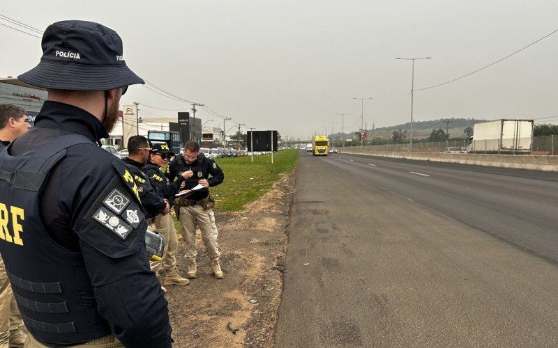 PRF realiza levantamento ao longo da BR-116 no Vale do Sinos em quem analisa infraestrutura da rodovia e comportamento dos motoristas