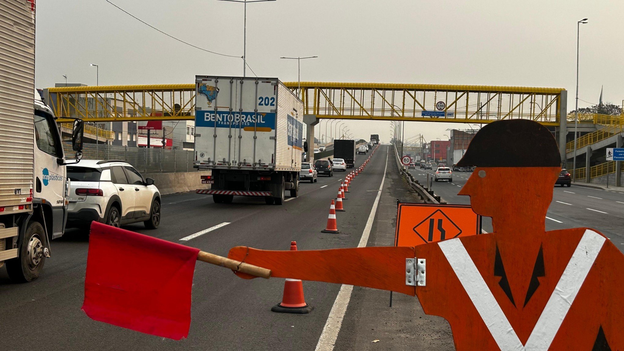 BR-116: Entenda o motivo do estreitamento de pista sobre o viaduto da Scharlau há 3 semanas