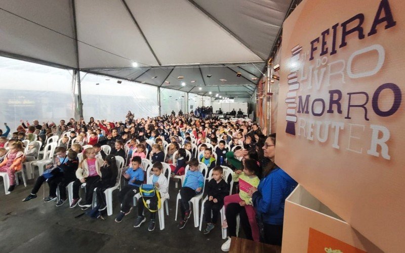 Criançada compareceu em peso no primeiro dia de feira do livro