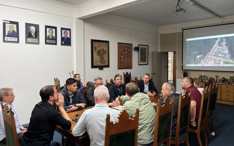 Reunião ocorreu na manhã desta quinta-feira (12), na Prefeitura | abc+