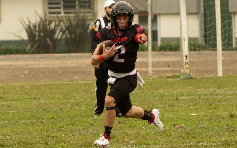 Quarterback Guto foi o destaque da equipe na primeira partida da competição | abc+