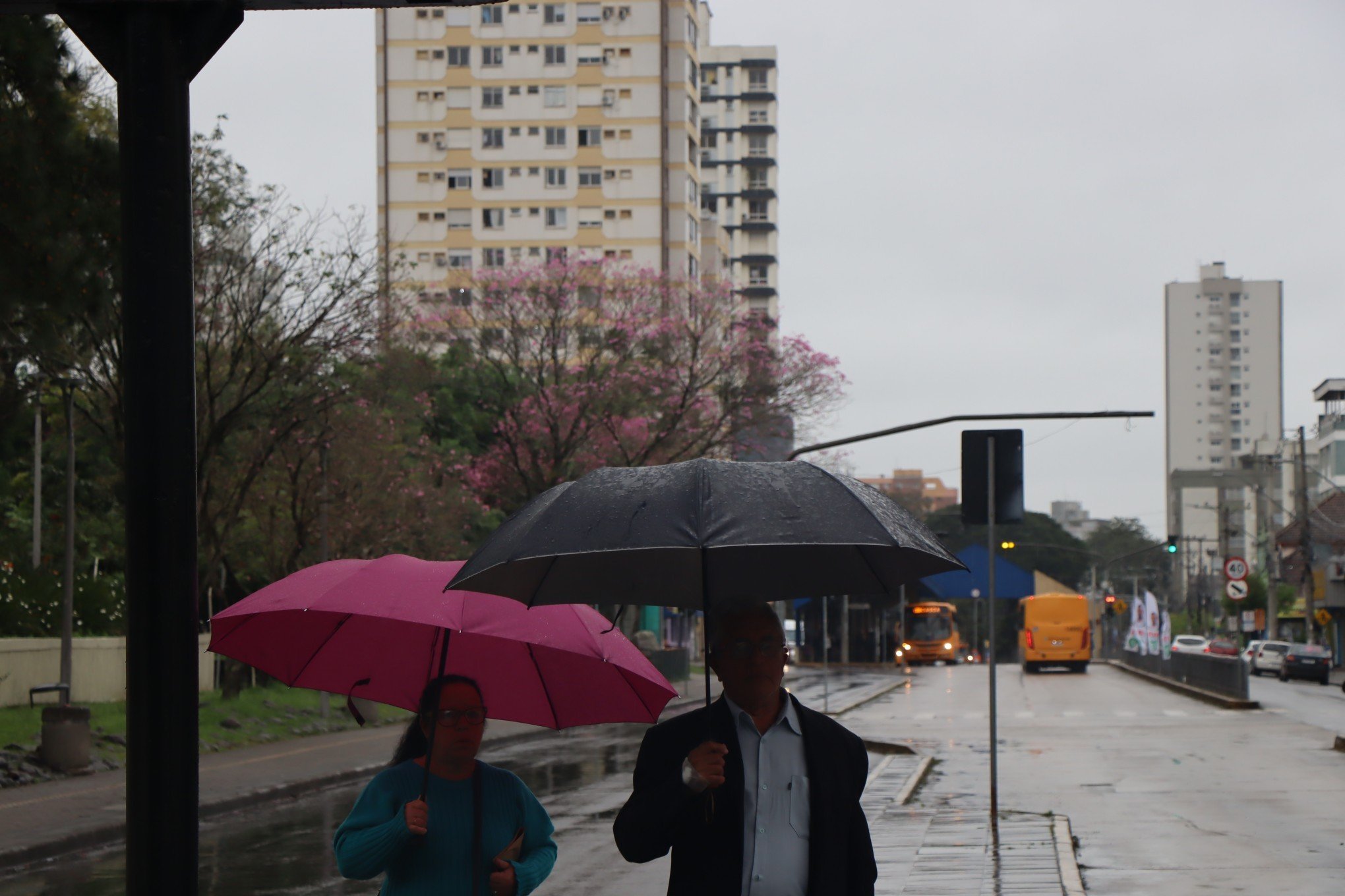 Defesa Civil do Rio Grande do Sul alerta que o acumulado de chuva pode chegar a 300 milímetros sobre as áreas da Campanha e do Sul nos próximos dias | abc+