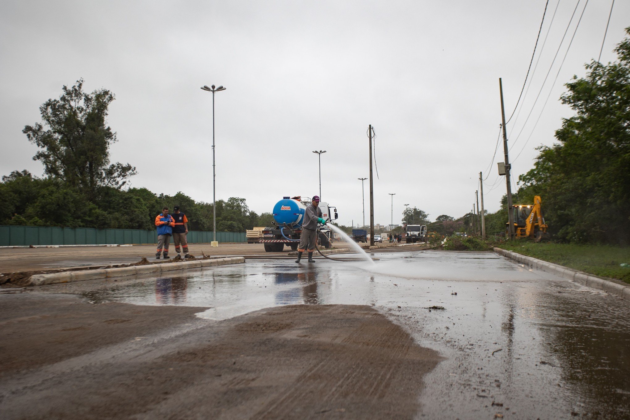 Remoção de entulhos do Parque Eduardo Gomes é finalizada