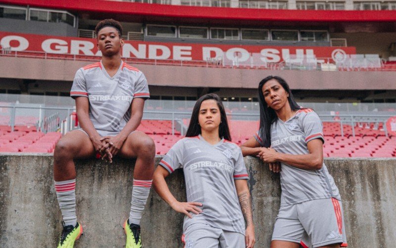 Do time das Gurias, Tamara Paranaguá, Analuyza França Bruna Benites apresentaram a nova camisa | abc+