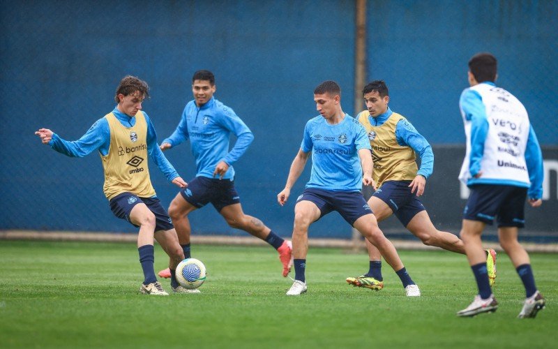 Elenco gremista se prepara para jogar contra o Bragantino em São Paulo | abc+