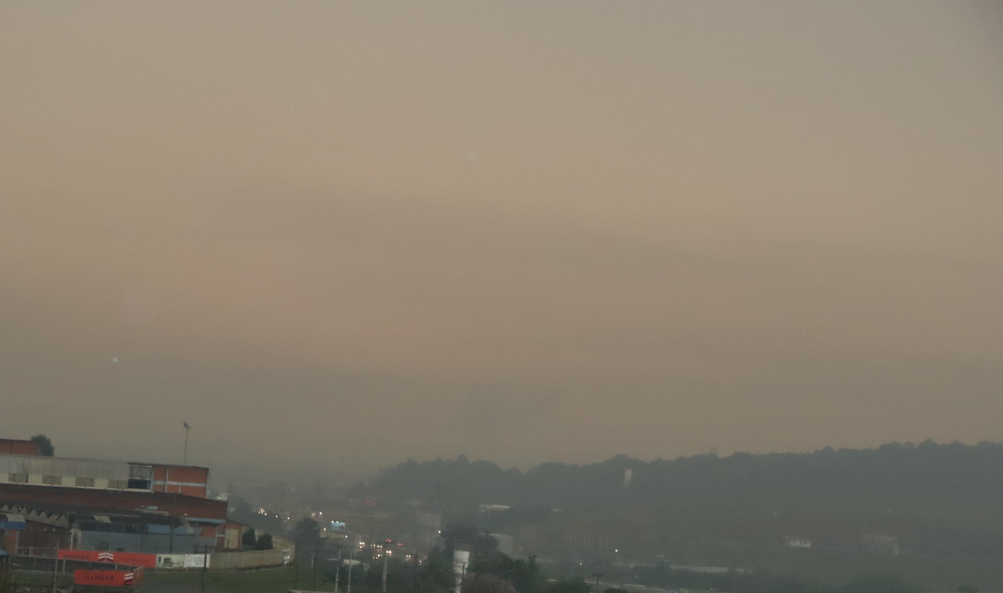 Céu amarelado chama a atenção em Novo Hamburgo; veja imagens