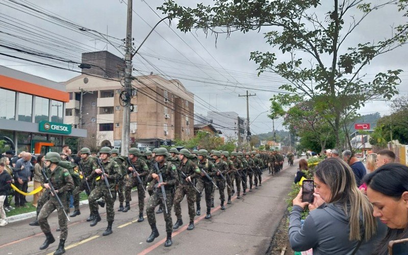 Exército no desfile cívico de Estância Velha | abc+