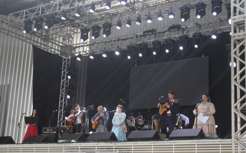 Grupo Entardecer abriu as atrações culturais da Semana Farroupilha de 2024