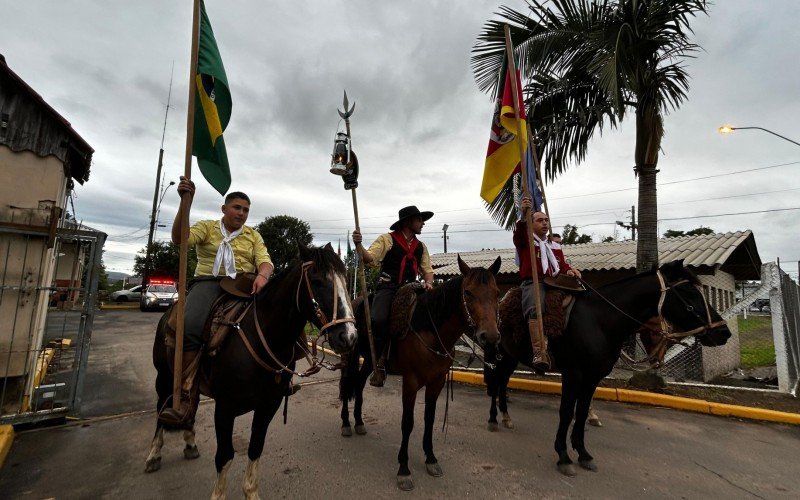 Desfile da Chama Crioula foi uma das primeiras atrações dos festejos farroupilhas em Taquara 