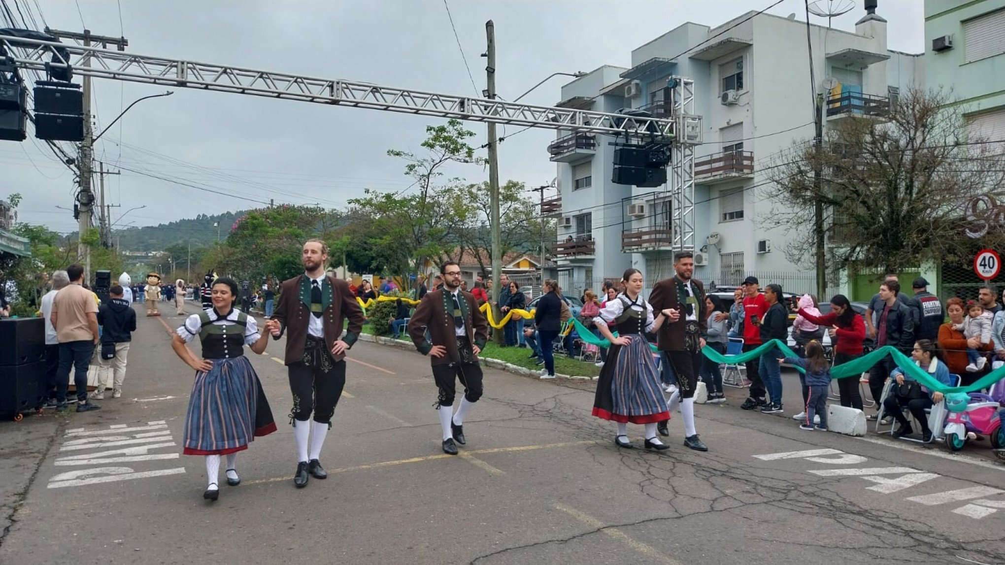 FOTOS: Desfile cívico enaltece bicentenário da imigração alemã