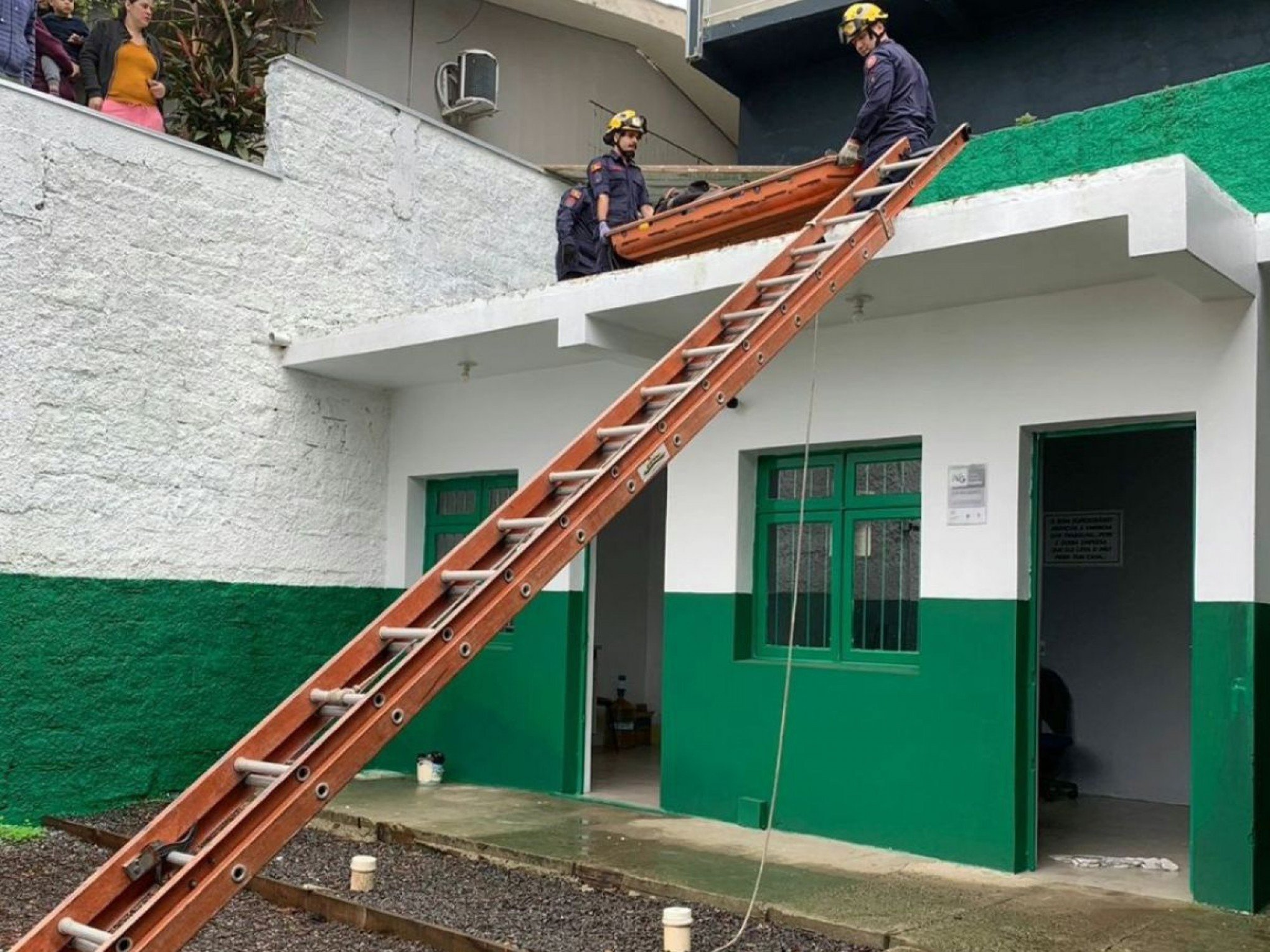 Homem se desequilibra e sofre queda de 10 metros enquanto trabalhava em Novo Hamburgo